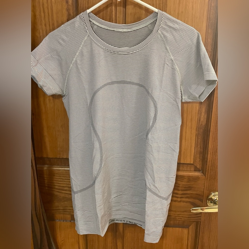 Lululemon Swiftly Tech Short - Sleeve Shirt 2.0